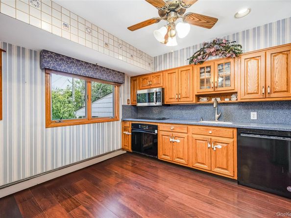 9 Cheryl Lane N, Farmingdale NY 11735