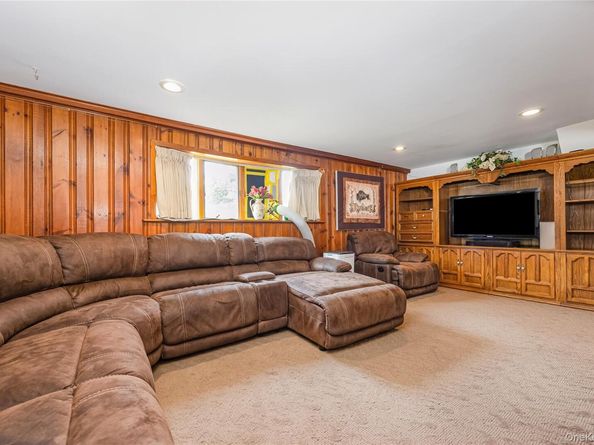 9 Cheryl Lane N, Farmingdale NY 11735