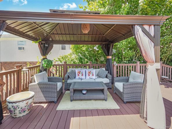 9 Cheryl Lane N, Farmingdale NY 11735