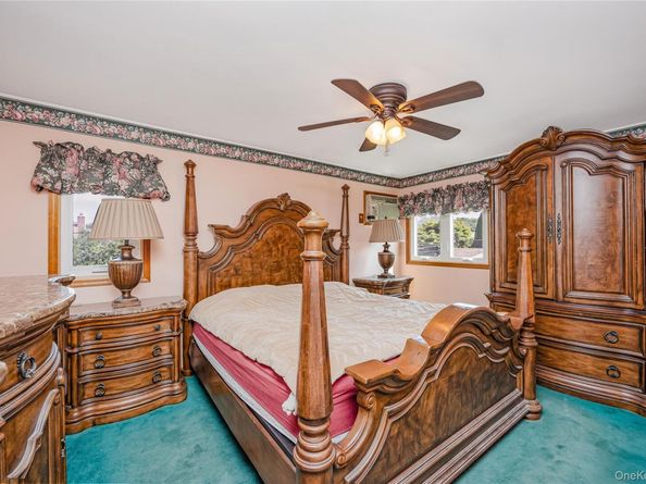 9 Cheryl Lane N, Farmingdale NY 11735