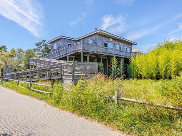 15 Dune Way, Seaview NY 11770