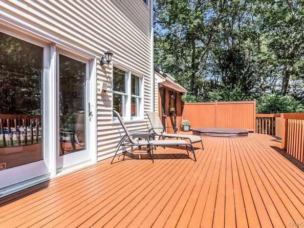 1 Damaris Court, Bayport NY 11705