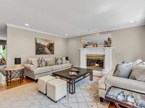 1 Damaris Court, Bayport NY 11705