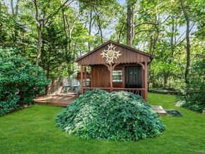1 Damaris Court, Bayport NY 11705