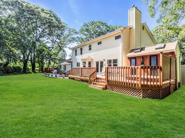 1 Damaris Court, Bayport NY 11705