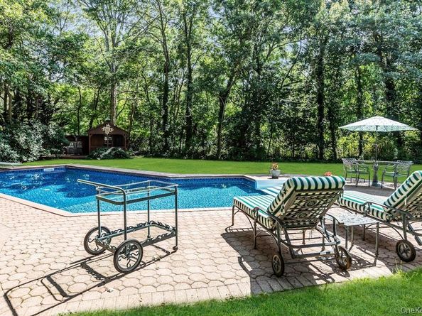 1 Damaris Court, Bayport NY 11705
