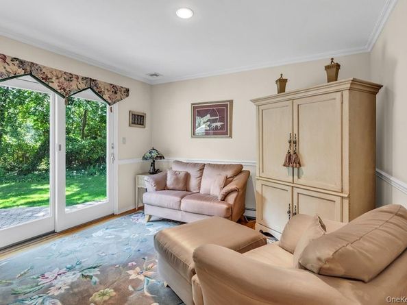 1 Damaris Court, Bayport NY 11705