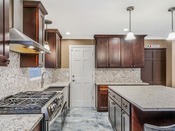7 Rosella Court, West Babylon NY 11704