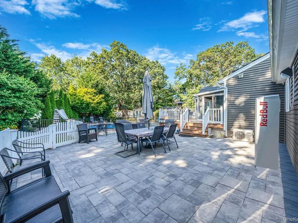 7 Rosella Court, West Babylon NY 11704