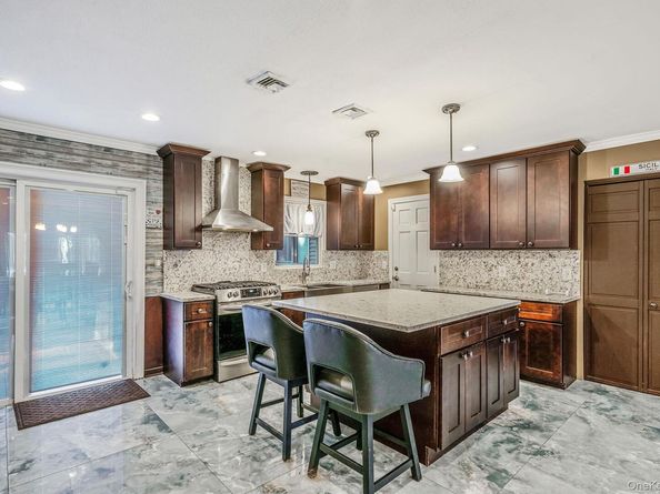 7 Rosella Court, West Babylon NY 11704