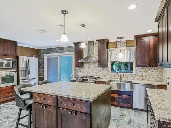7 Rosella Court, West Babylon NY 11704