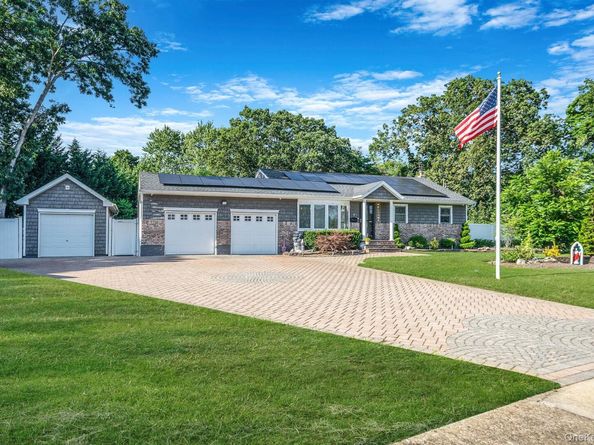 7 Rosella Court, West Babylon NY 11704