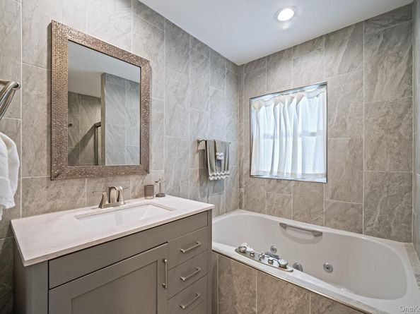 7 Rosella Court, West Babylon NY 11704