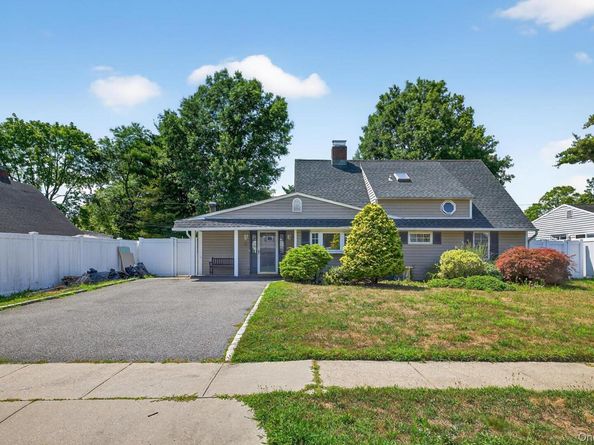 52 April Lane, Hicksville NY 11801