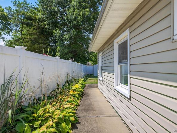 52 April Lane, Hicksville NY 11801