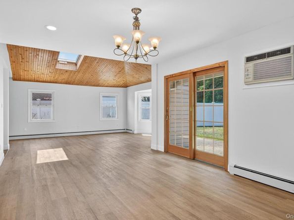 52 April Lane, Hicksville NY 11801