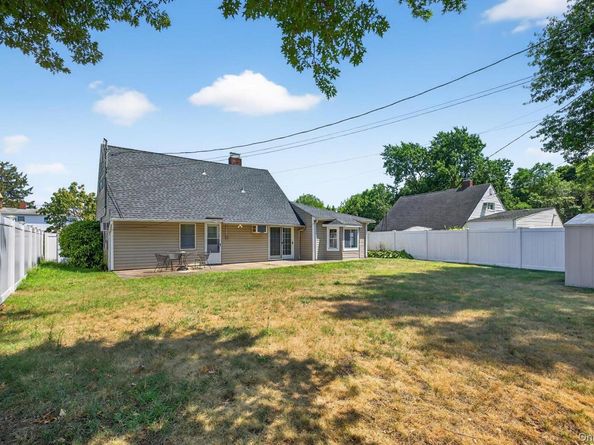 52 April Lane, Hicksville NY 11801