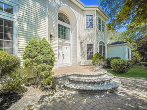 11 Cobbler Lane, East Setauket NY 11733