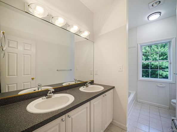 11 Cobbler Lane, East Setauket NY 11733