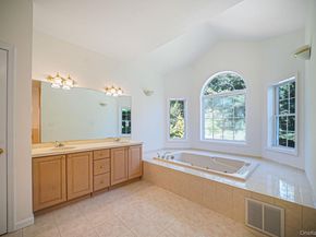 11 Cobbler Lane, East Setauket NY 11733