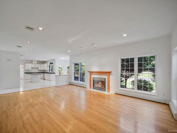 11 Cobbler Lane, East Setauket NY 11733