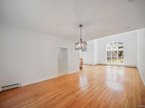 11 Cobbler Lane, East Setauket NY 11733