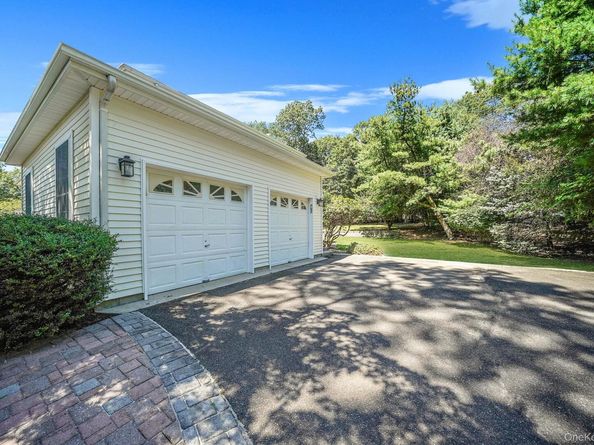 11 Cobbler Lane, East Setauket NY 11733