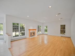 11 Cobbler Lane, East Setauket NY 11733