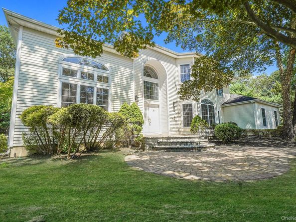 11 Cobbler Lane, East Setauket NY 11733
