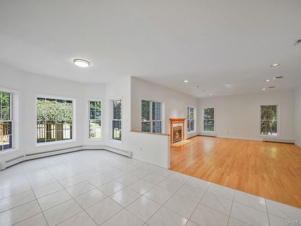 11 Cobbler Lane, East Setauket NY 11733