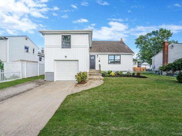 7 Ford Drive W, Massapequa NY 11758