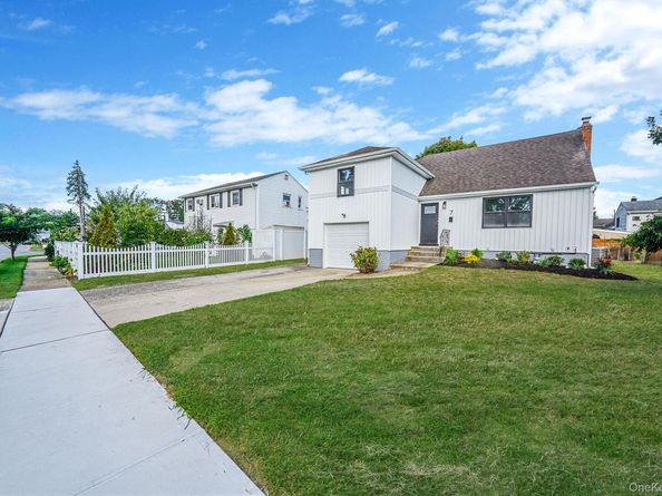 7 Ford Drive W, Massapequa NY 11758