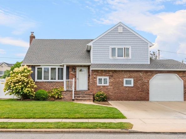 5 Webster Avenue, Massapequa NY 11758