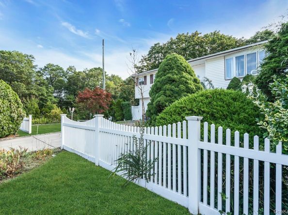 15 Abbey Lane, Bay Shore NY 11706