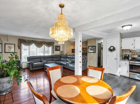 15 Abbey Lane, Bay Shore NY 11706