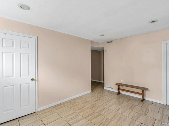 15 Abbey Lane, Bay Shore NY 11706