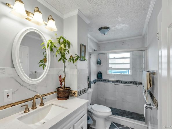 15 Abbey Lane, Bay Shore NY 11706
