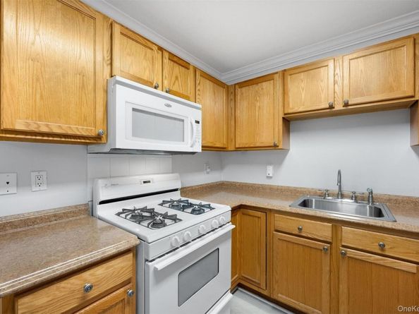 827 Portofino Place 827, Melville NY 11747