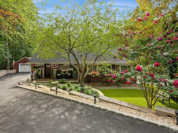 15 Briarwood Drive, Huntington NY 11743