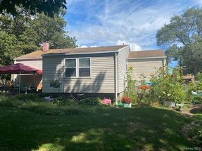 2816 Acorn Avenue, Medford NY 11763