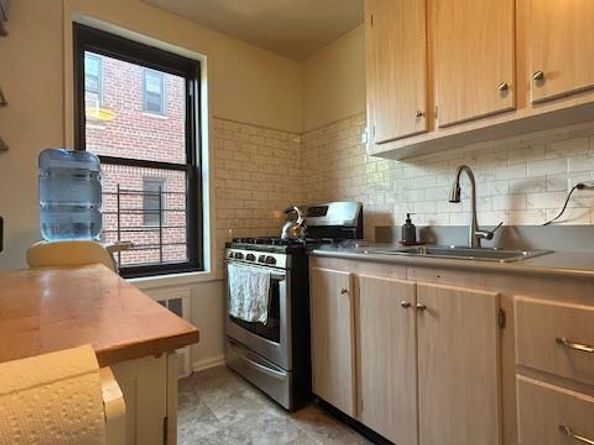 84-01 Main Street 627, Briarwood NY 11435