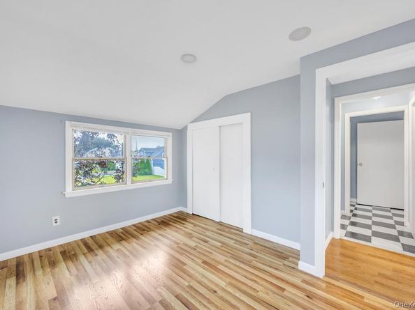 11 Winter Lane, Hicksville NY 11801