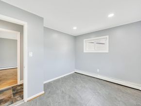 11 Winter Lane, Hicksville NY 11801