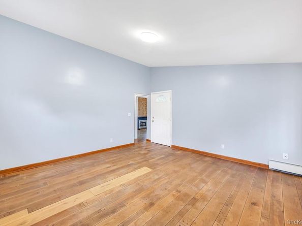 11 Winter Lane, Hicksville NY 11801