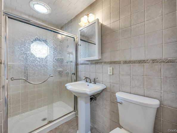 11 Winter Lane, Hicksville NY 11801