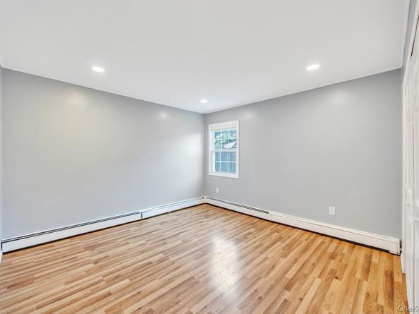 11 Winter Lane, Hicksville NY 11801
