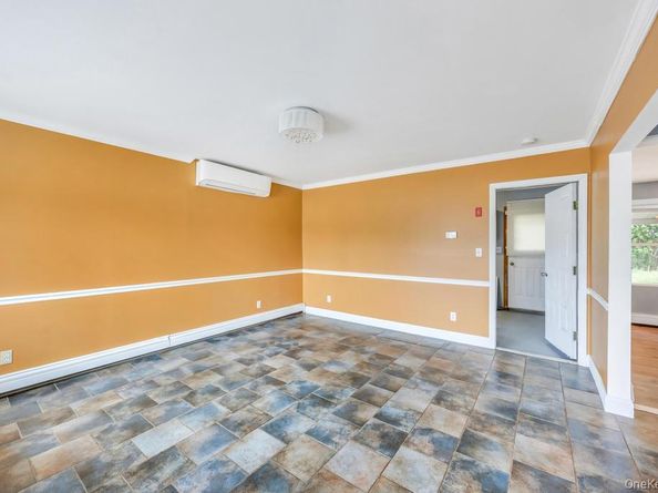 11 Winter Lane, Hicksville NY 11801