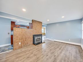 11 Winter Lane, Hicksville NY 11801