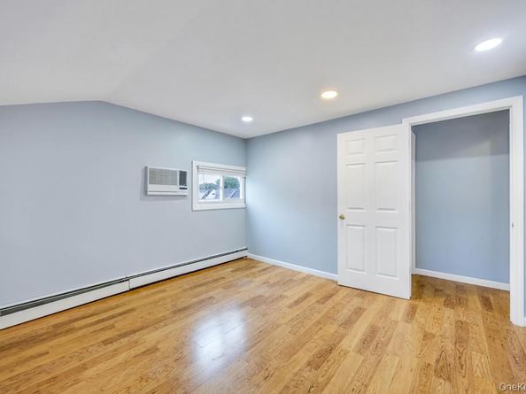 11 Winter Lane, Hicksville NY 11801