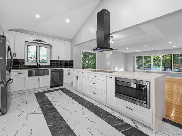 4 Wintergreen Drive, Melville NY 11747